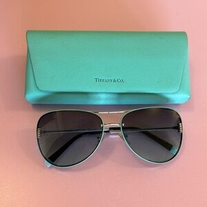 SOLD❗️SOLD❗️Tiffany & Company Aviator Sunglasses and case in Tiffany Blue